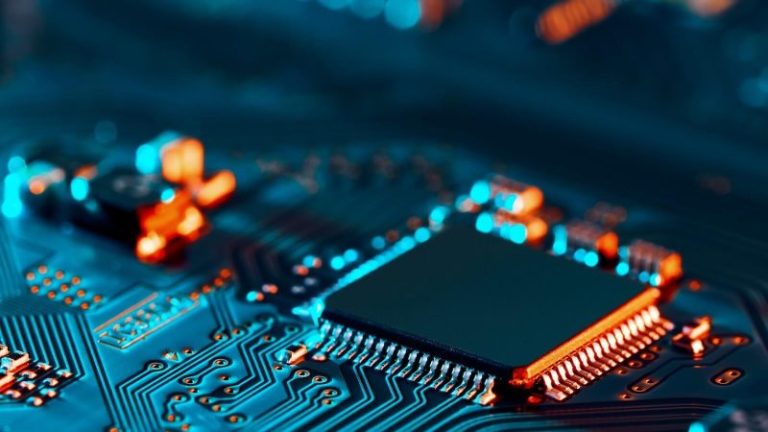 Tariff Tensions Ease, Nasdaq Soars — But is SMH the Emerging Leader?